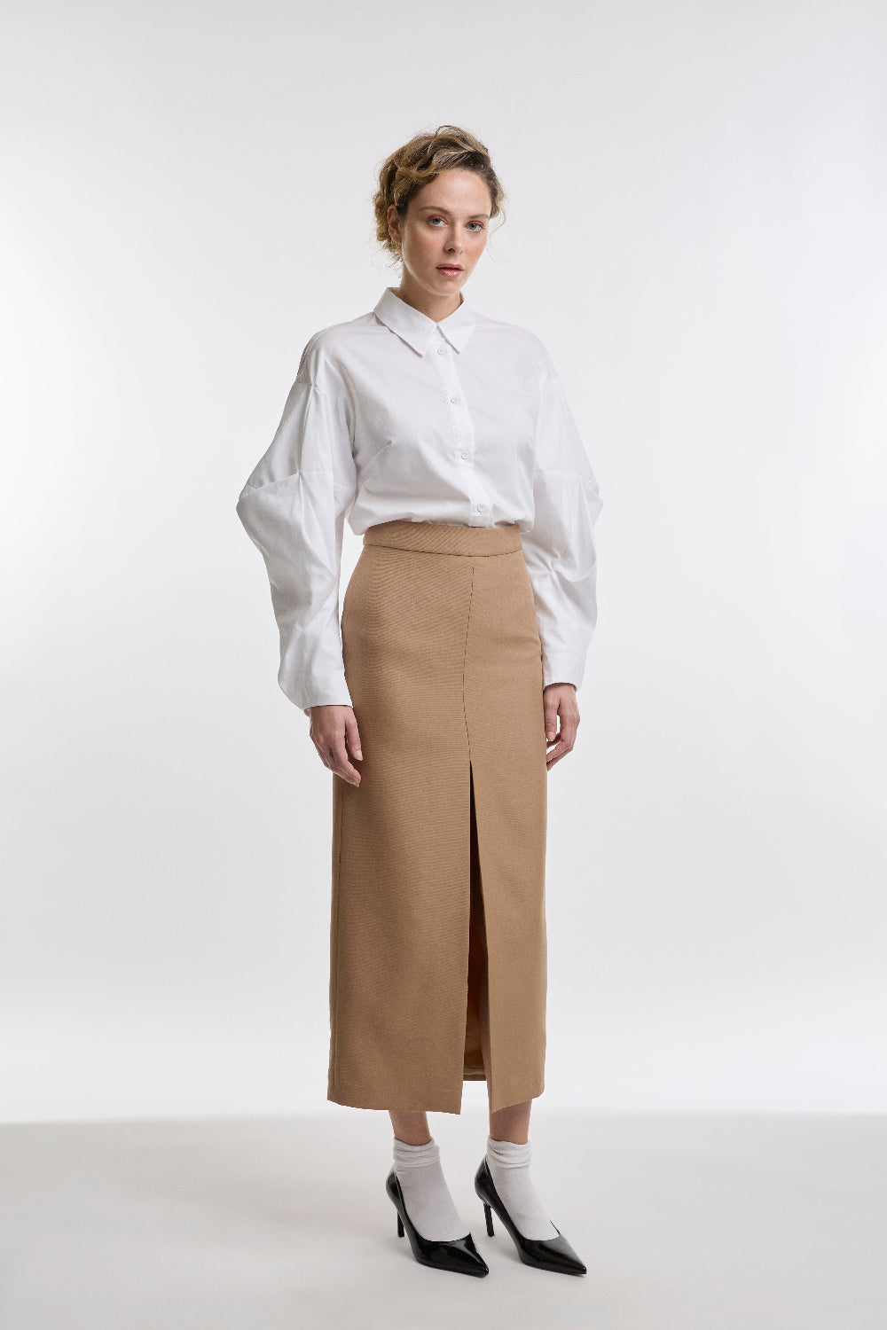 FRONT-SPLIT CAMEL SKIRT