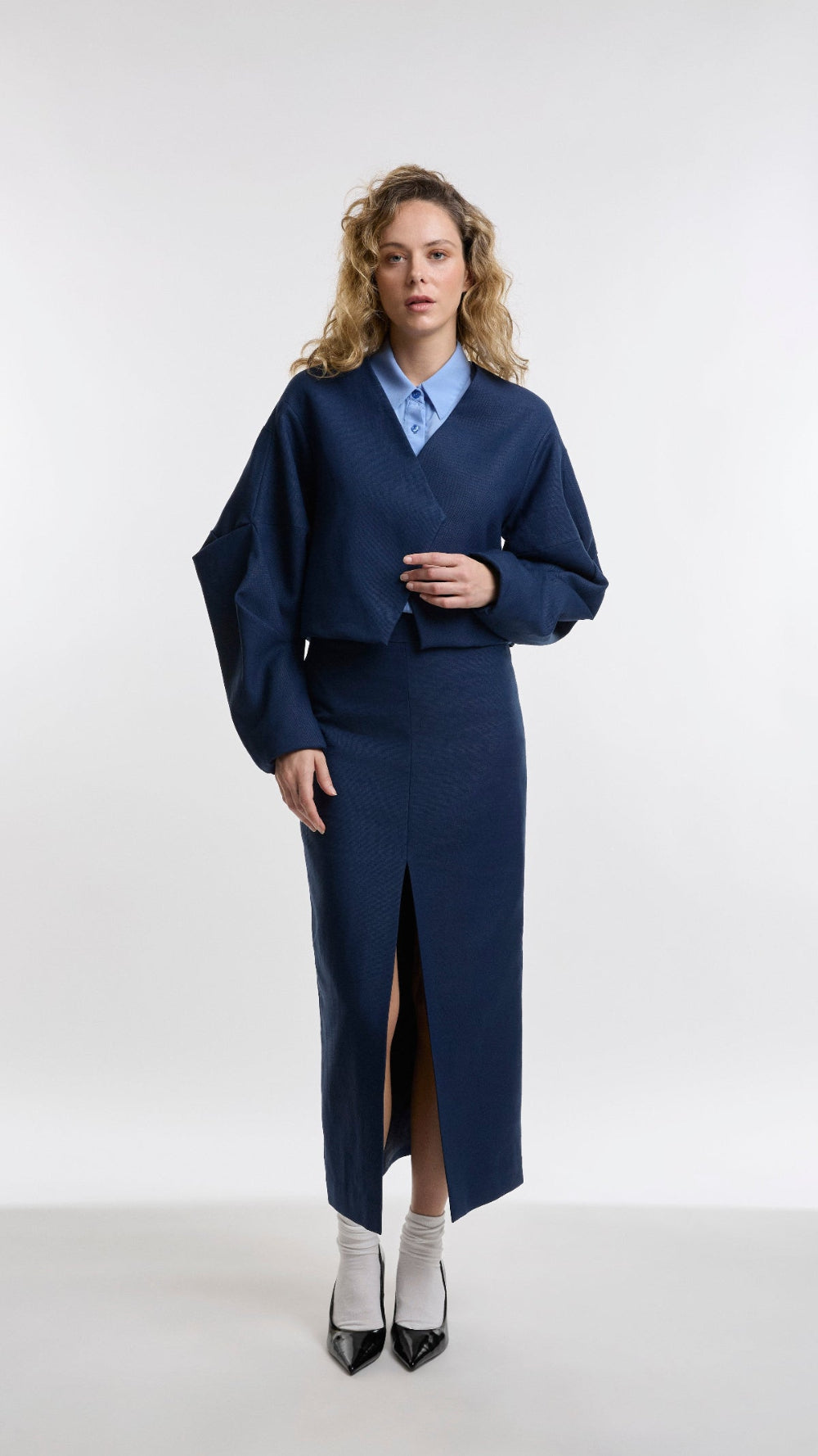 FRONT SPLIT NAVY SKIRT
